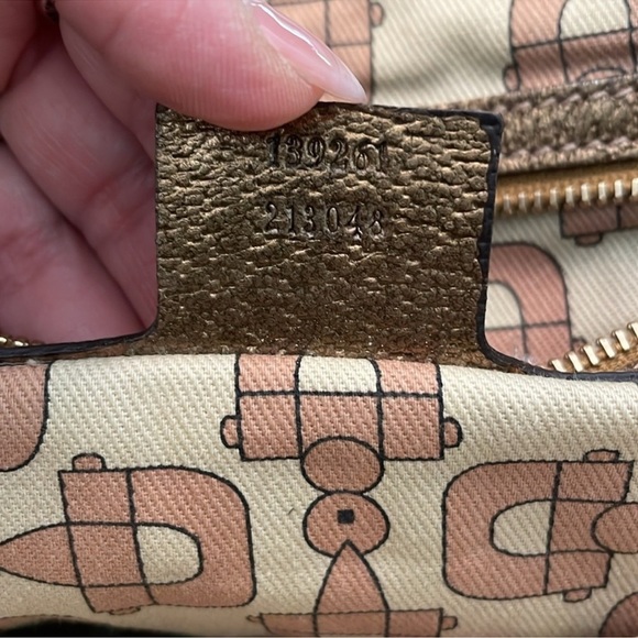 Gucci Gold and Beige Signature Tote - Picture 9 of 15